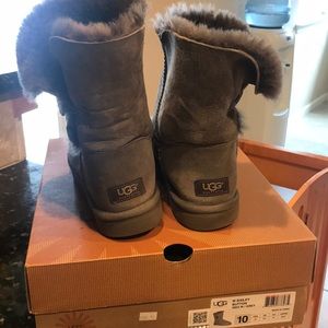 Gray uggs